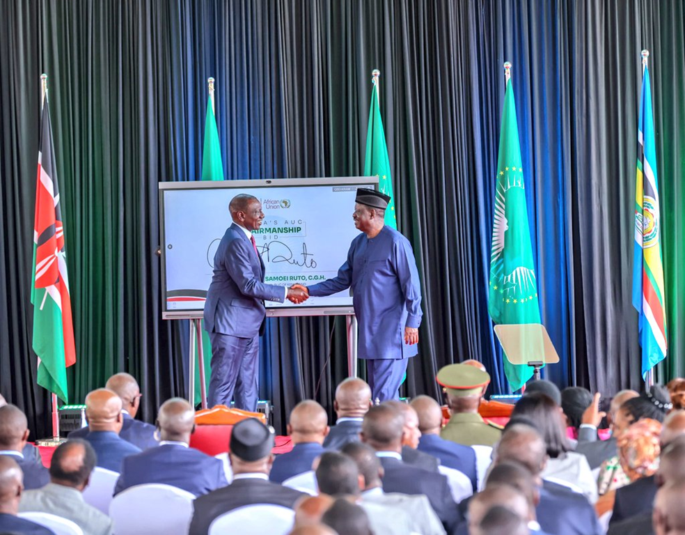 President H.E Dr. Willliam Samoei Ruto, CGH and Rt.Hon. Raila Amolo Odinga during the launch of Hon. Raila’s Candidature for the African Union Commission Chairmanship at State House