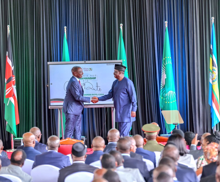 President H.E Dr. Willliam Samoei Ruto, CGH and Rt.Hon. Raila Amolo Odinga during the launch of Hon. Raila’s Candidature for the African Union Commission Chairmanship at State House